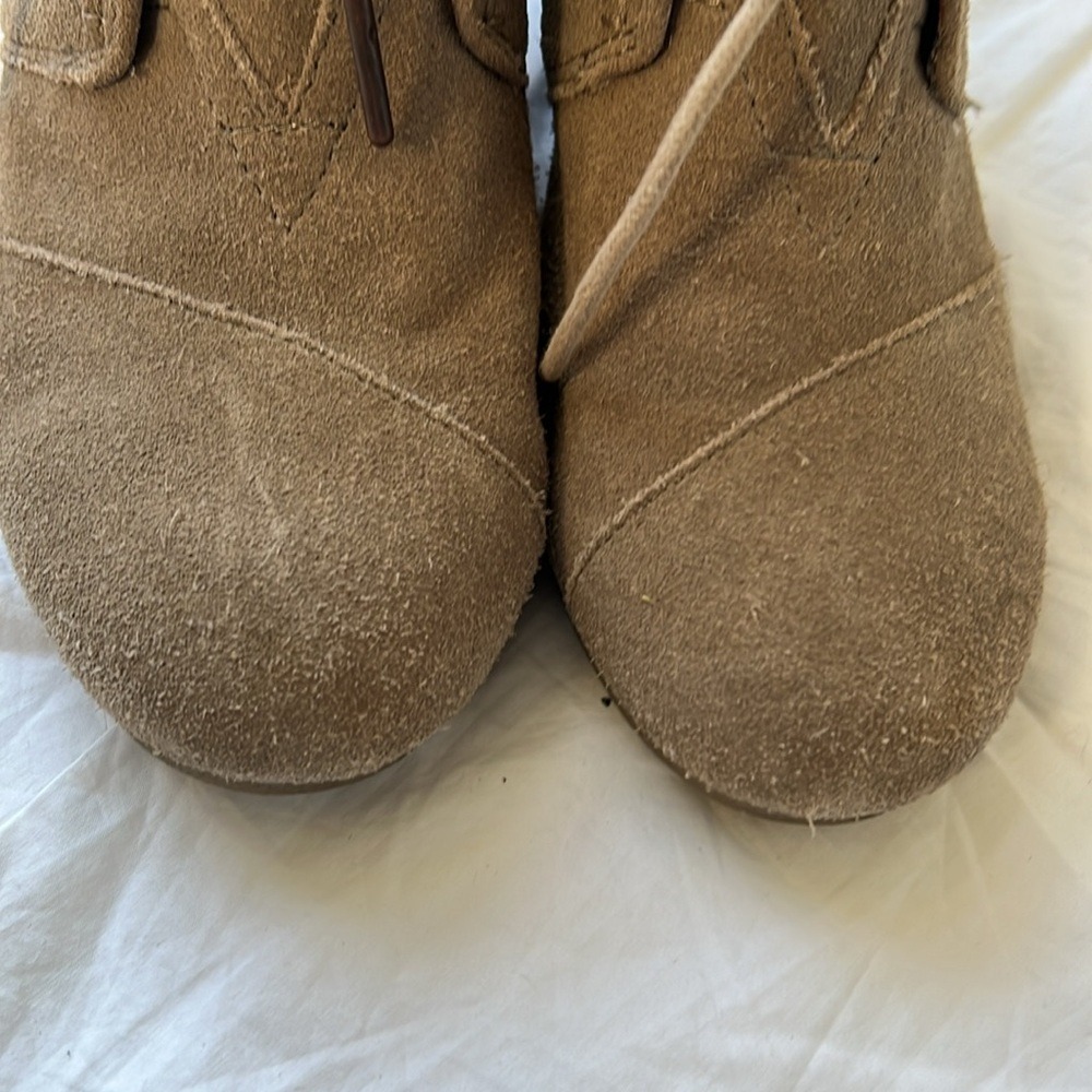 Tom's Kala Desert Wedge Shoes in Taupe Suede Tan Wedges Lace Up‎ Shoes Womens 9 - Picture 3 of 16